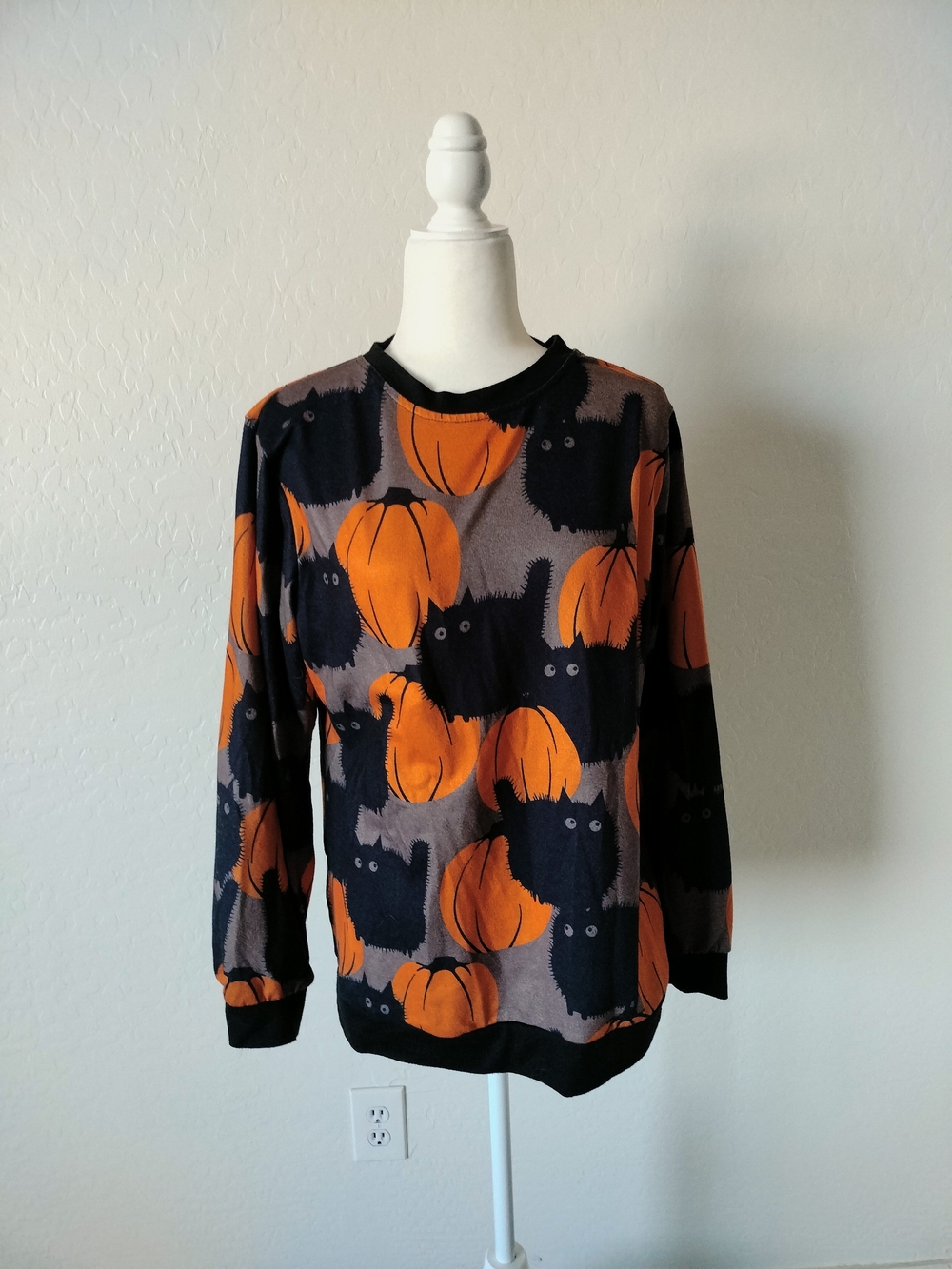Halloween Cat & Pumpkin Crewneck Sweater - Black & Orange - Picture 2 of 6
